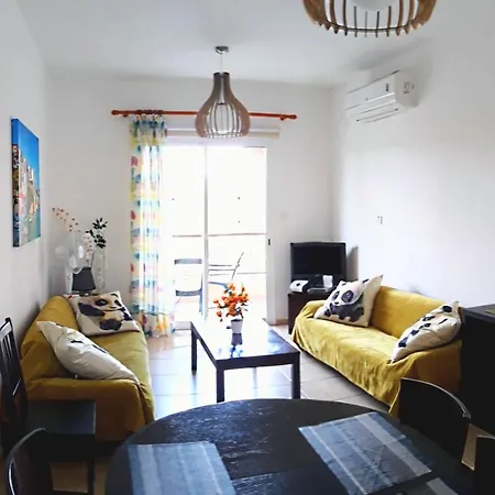 Ly's Place - Relax & Recharge شقة ماندريا